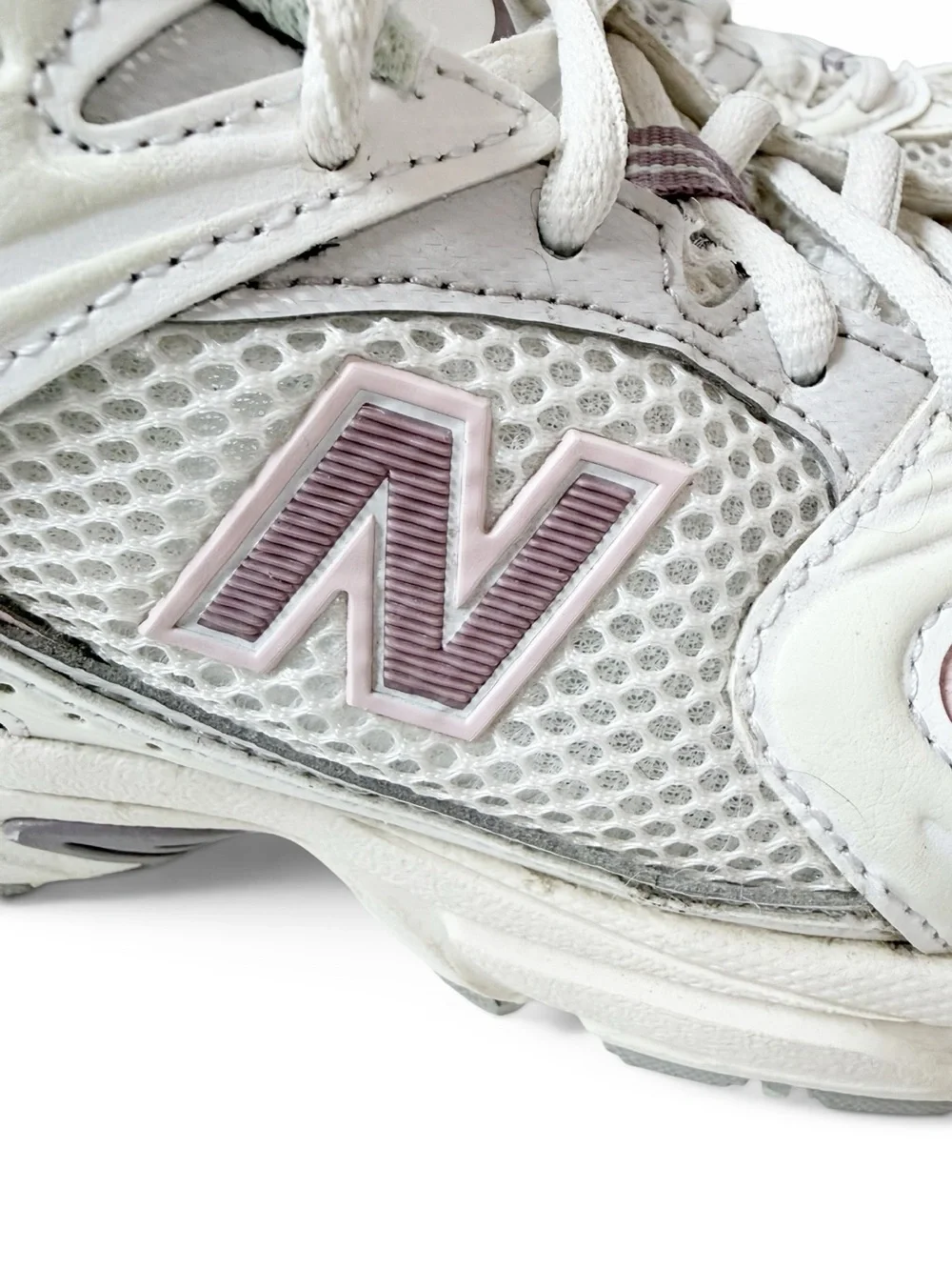 New Balance Women's White and Light Mauve Mesh Running Sneakers